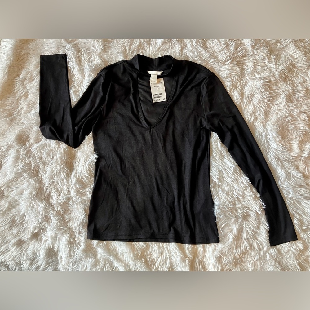 NWT Black Keyhole Turtle Neck Long Sleeve Top Size M